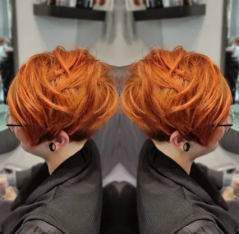 cheveux roux court